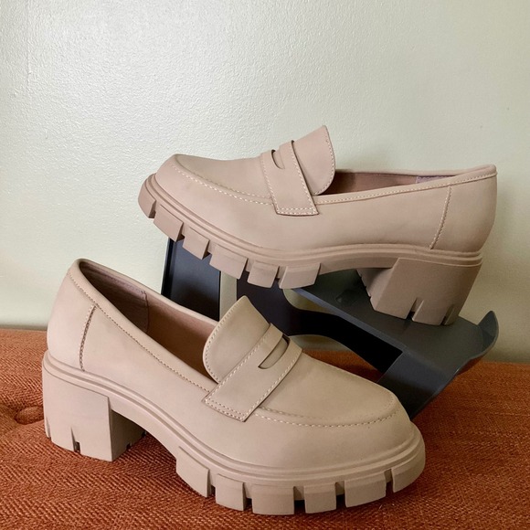 Sincerly Jules Shoes - NWOT Sincerely Jules Shoes Beige Chunky Platform Penny Loafers Block Heel 7.5